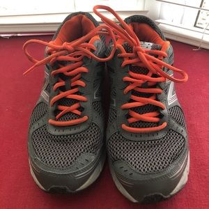 New Balance 495v1 womens gray and orange size 9.